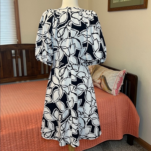 Joseph Ribkoff Dark Midnight Navy and White Leaf Print Midi Dress size 4 - Picture 6 of 15